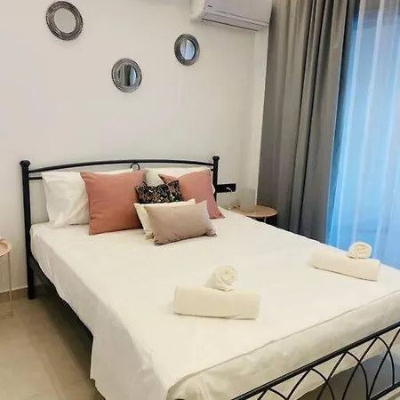 Ipsos Seafront Apartment Exterior photo